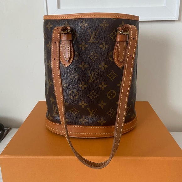 ⭐️SOLD ⭐️ Louis Vuitton Petit (PM) Bucket Bag - Picture 2 of 14